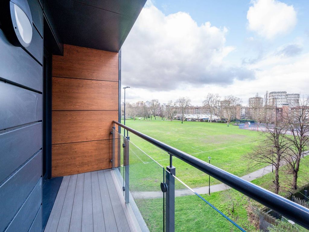 1 bed flat for sale in Wharton House, Palmers Road, Bethnal Green, London E2, £460,000