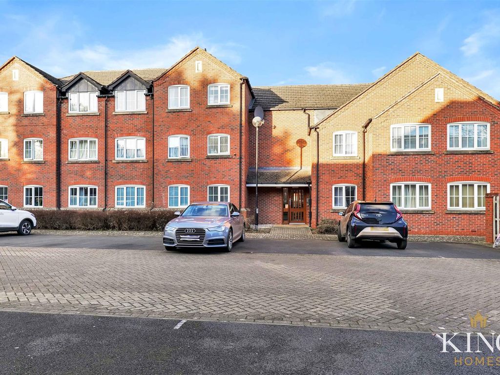 2 bed flat for sale in Brookfield Court, Alcester Road, Stratford-Upon-Avon CV37, £170,000