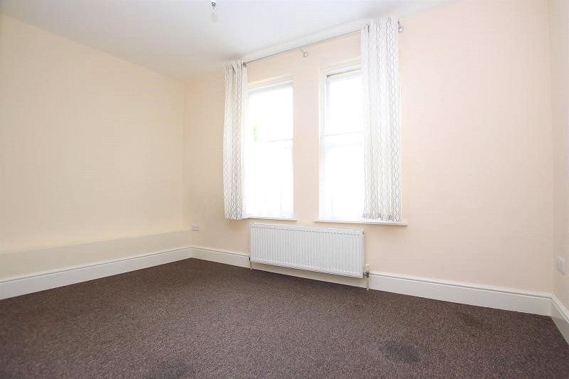 1 bed flat to rent in Brighton Road, Worthing, West Sussex BN11, £800 pcm