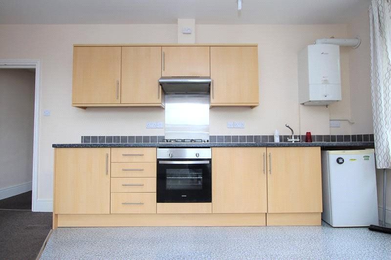 1 bed flat to rent in Brighton Road, Worthing, West Sussex BN11, £800 pcm