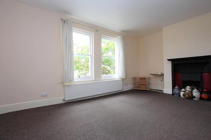 1 bed flat to rent in Brighton Road, Worthing, West Sussex BN11, £800 pcm