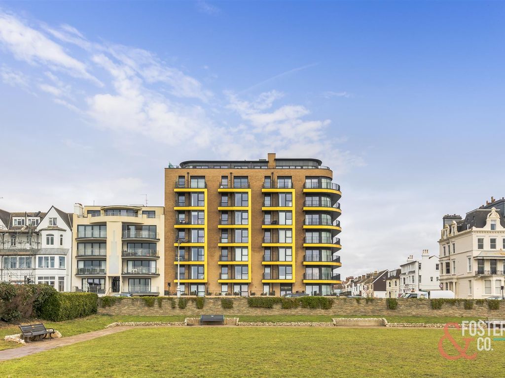 2 bed flat for sale in Kingsway, Hove BN3, £425,000