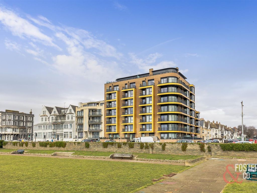 2 bed flat for sale in Kingsway, Hove BN3, £425,000