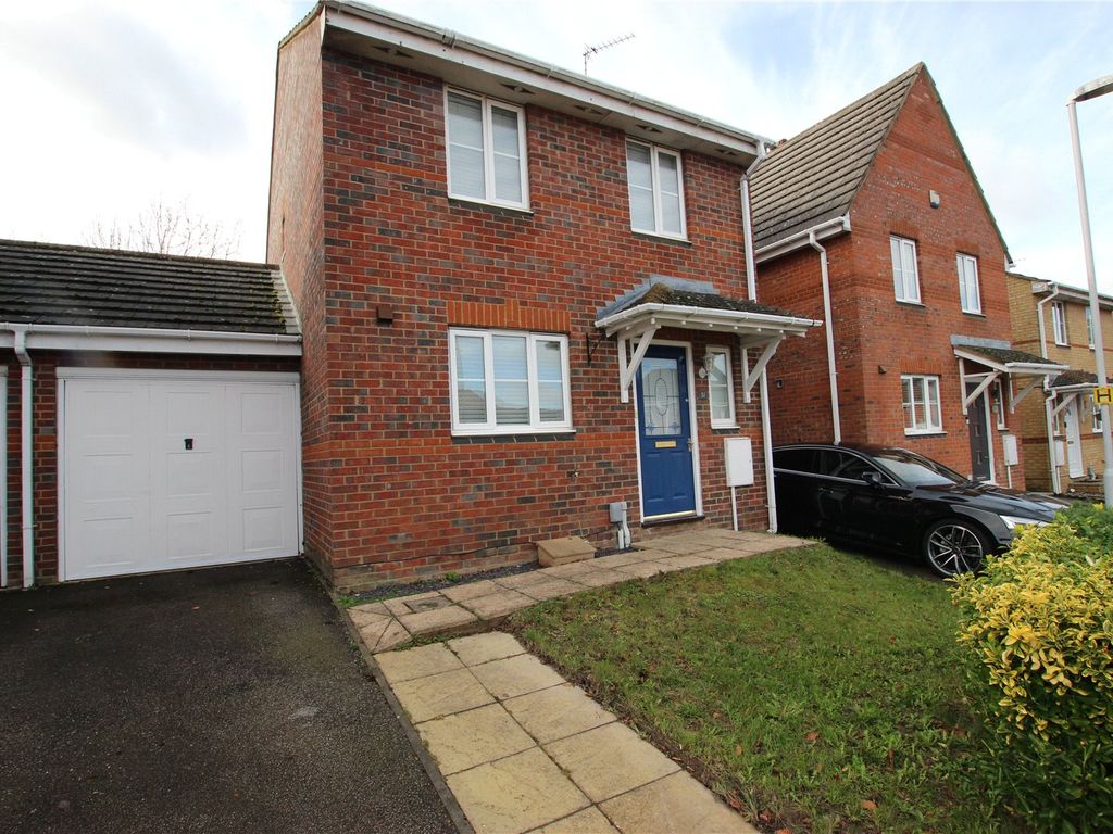 3 bed link detached house to rent in Coopers Way, Houghton Regis, Dunstable, Bedfordshire LU5, £1,600 pcm