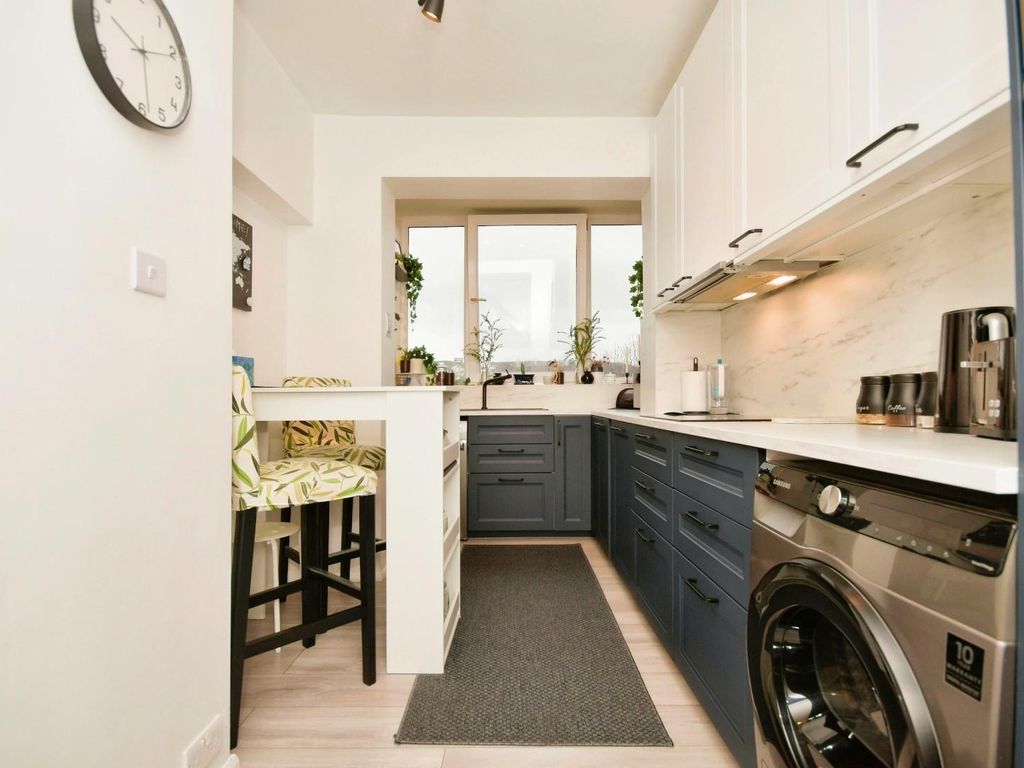 2 bed flat for sale in Regent Court, Bradfield Road S6, £90,000