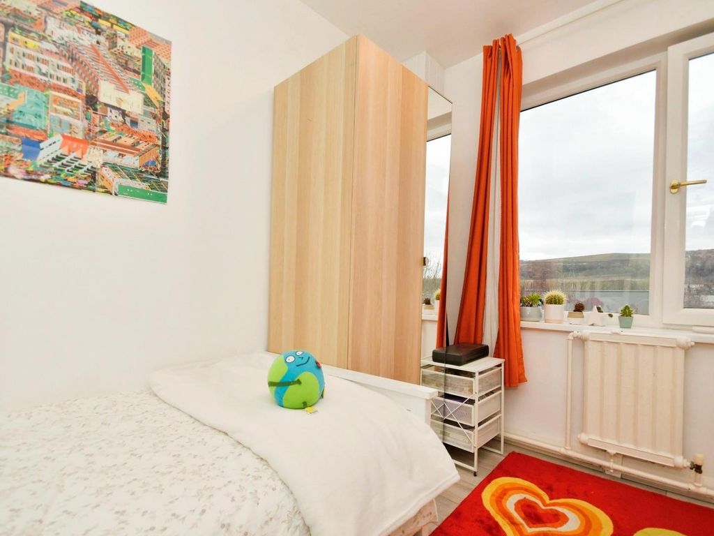 2 bed flat for sale in Regent Court, Bradfield Road S6, £90,000