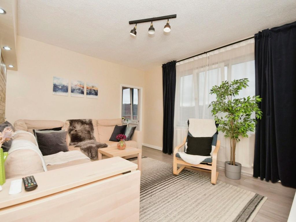 2 bed flat for sale in Regent Court, Bradfield Road S6, £90,000