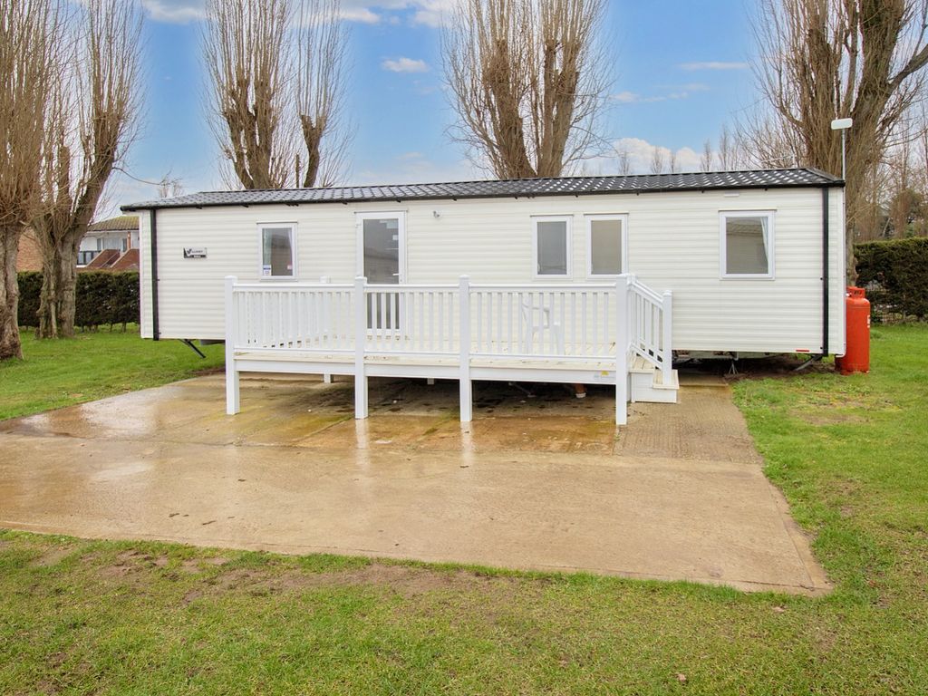 3 bed mobile/park home for sale in Manor Park Caravan Site, Manor Road, Hunstanton, Norfolk PE36, £48,995