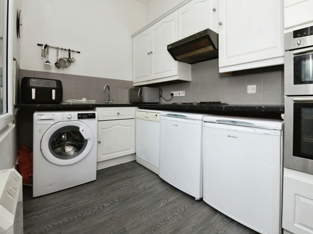 2 bed flat for sale in Hutton Court, Rayleigh Road, Hutton, Brentwood CM13, £350,000