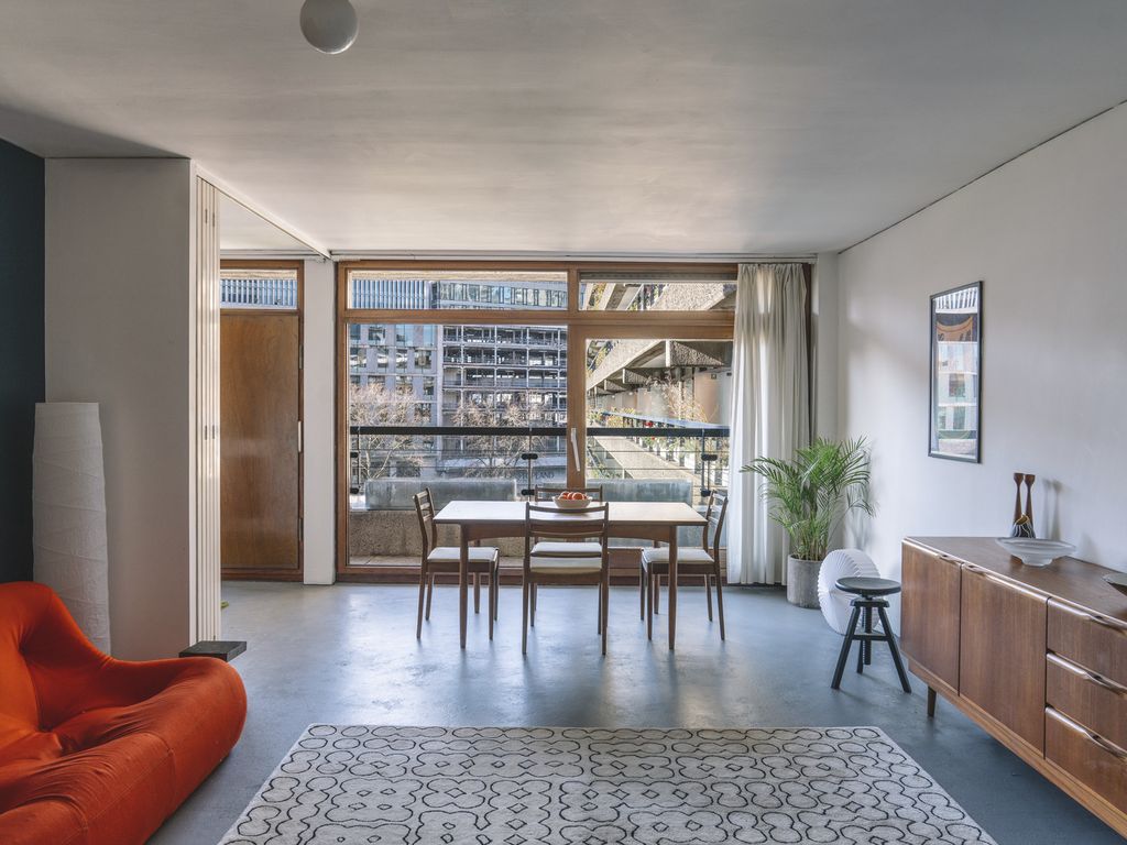 1 bed flat for sale in Mountjoy House, Barbican, London EC2Y, £775,000
