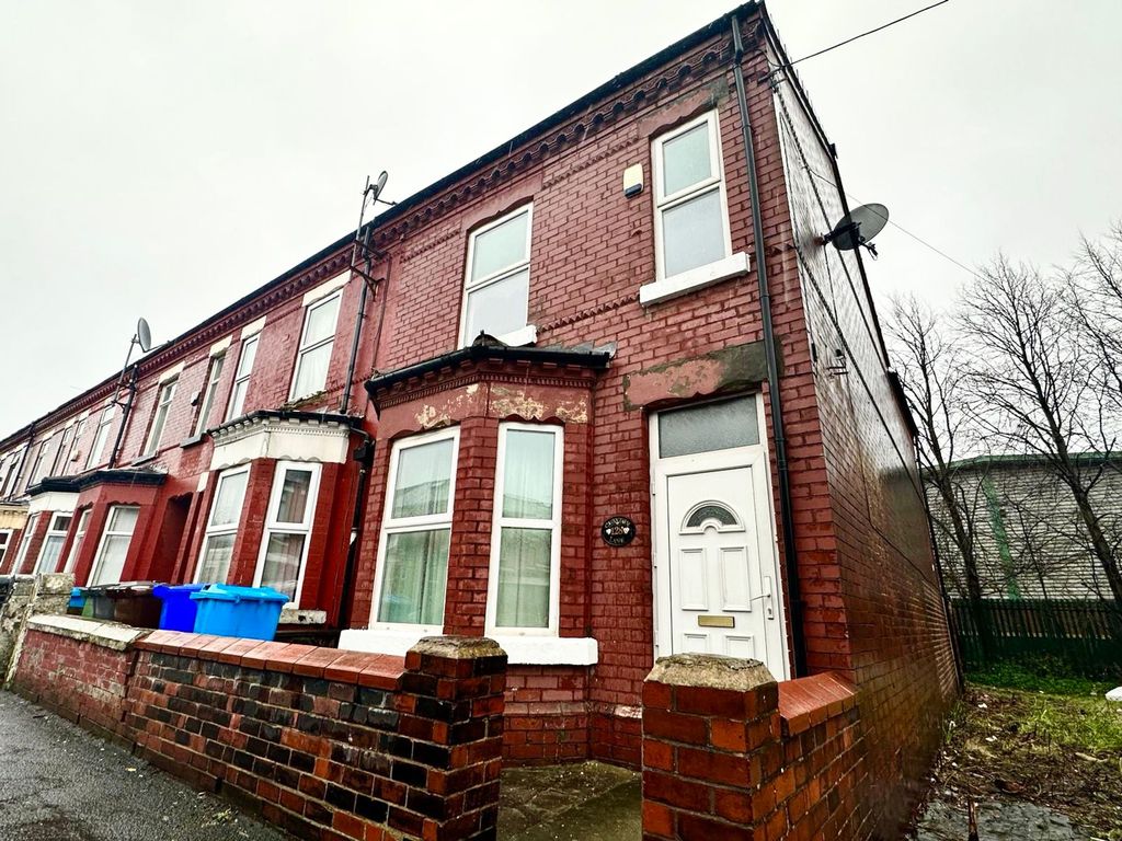 4 bed end terrace house for sale in Clayton Lane, Manchester M11, £190,000