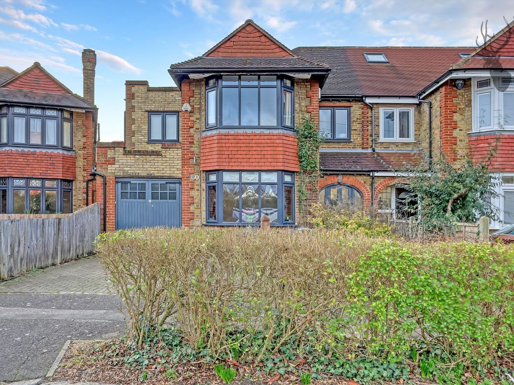 4 bed property for sale in Goldsborough Crescent, London E4, £800,000
