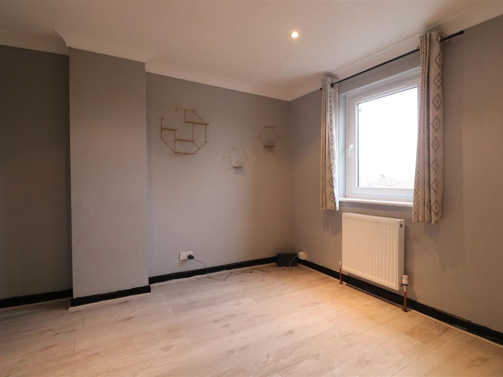 1 bed flat to rent in Park Street, Trowbridge BA14, £700 pcm