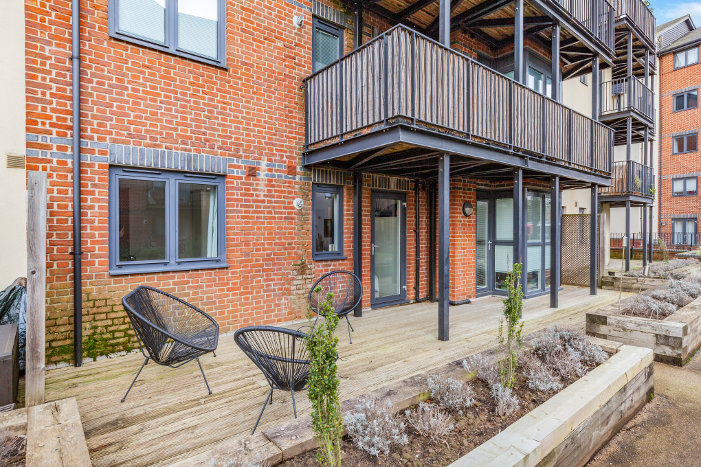 2 bed flat for sale in Tanners Wharf, Bishop