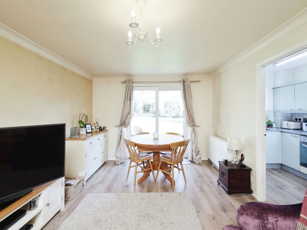 2 bed maisonette for sale in Maitland Drive, High Wycombe HP13, £270,000