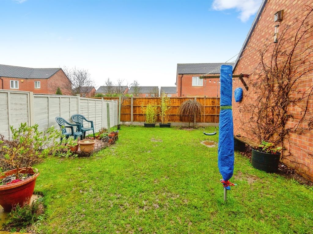4 bed detached house for sale in Northumberland Way, Walsall WS2, £290,000