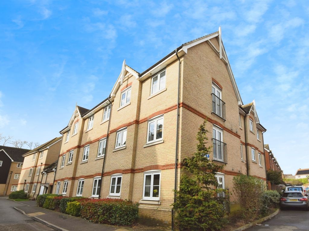 2 bed flat for sale in Harberd Tye, Chelmsford CM2, £250,000