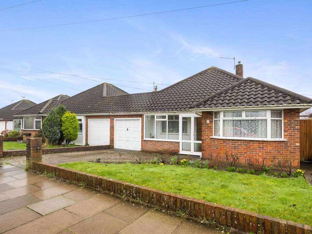 3 bed detached bungalow for sale in Highview Avenue South, Patcham, Brighton BN1, £550,000