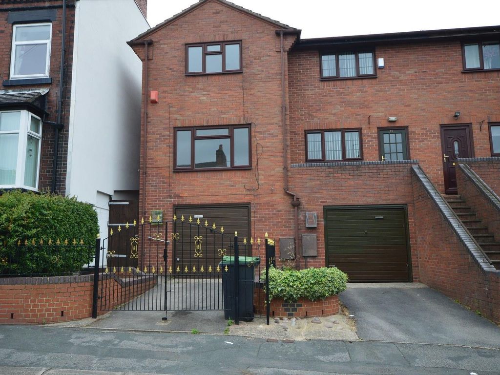 2 bed town house to rent in Broomhill Street, Tunstall, Stoke-On-Trent ST6, £695 pcm