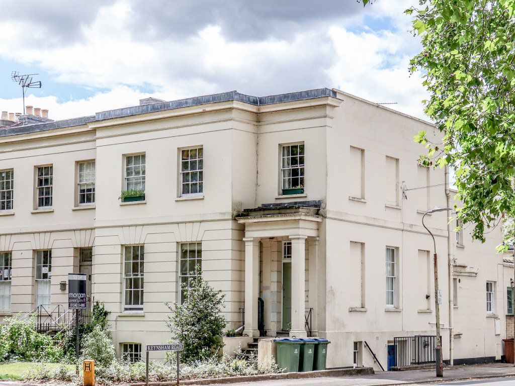 2 bed flat to rent in London Road, Charlton Kings, Cheltenham GL52, £1,000 pcm