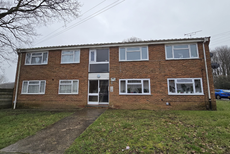 2 bed flat for sale in Wollaston Close, Gillingham ME8, £150,000