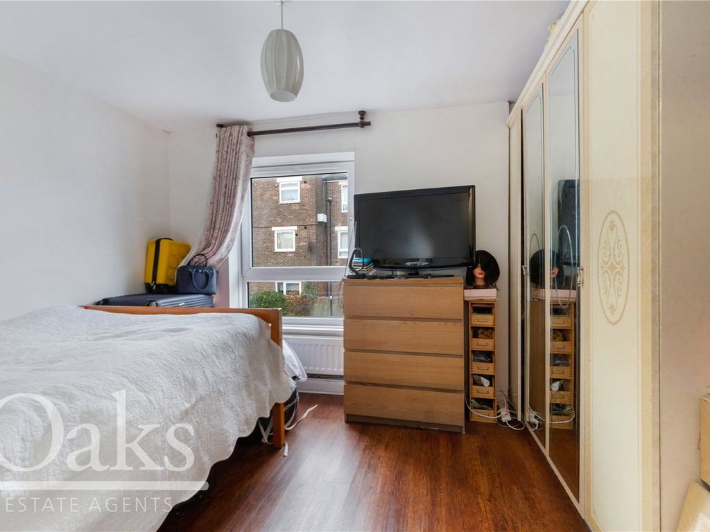 1 bed flat for sale in Eden Road, London SE27, £300,000