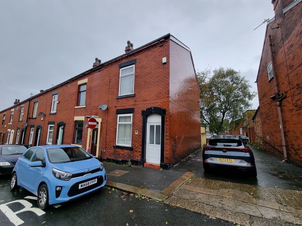 2 bed end terrace house to rent in Hope Street, Dukinfield, Cheshire SK16, £995 pcm