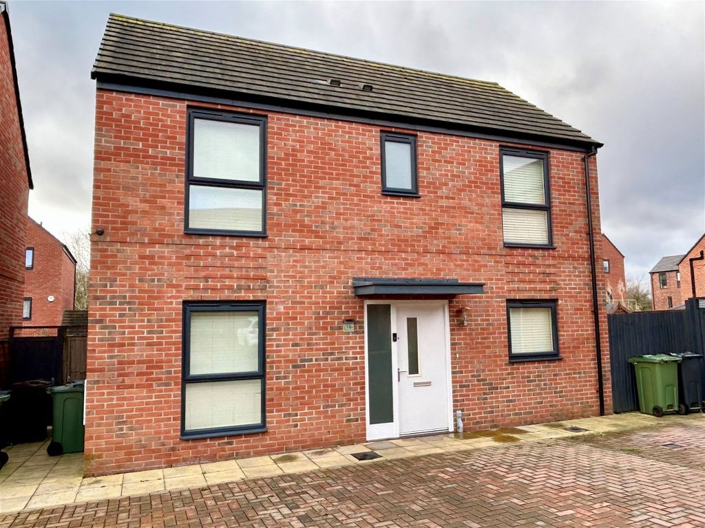 3 bed detached house for sale in Towpath Drive, Brownhills, Walsall WS8, £290,000