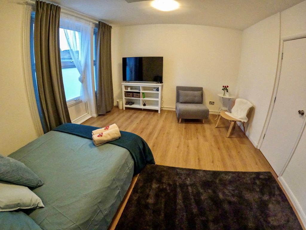 1 bed flat to rent in Bethnal Green Road, Bethnal Green E2, £1,500 pcm