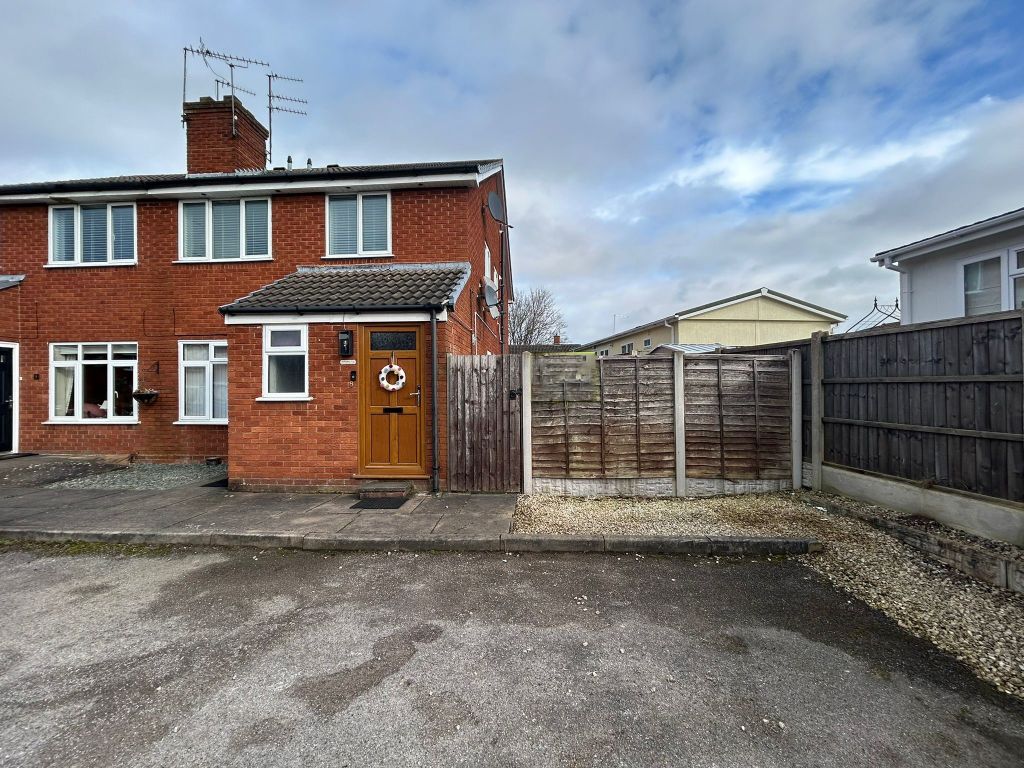 2 bed maisonette for sale in Heron Close, Coven, Wolverhampton WV9, £139,950