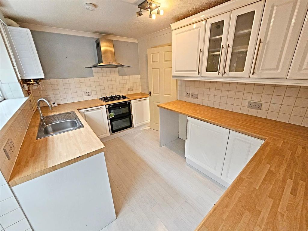 2 bed end terrace house to rent in Hillside View, Graigwen, Pontypridd CF37, £850 pcm