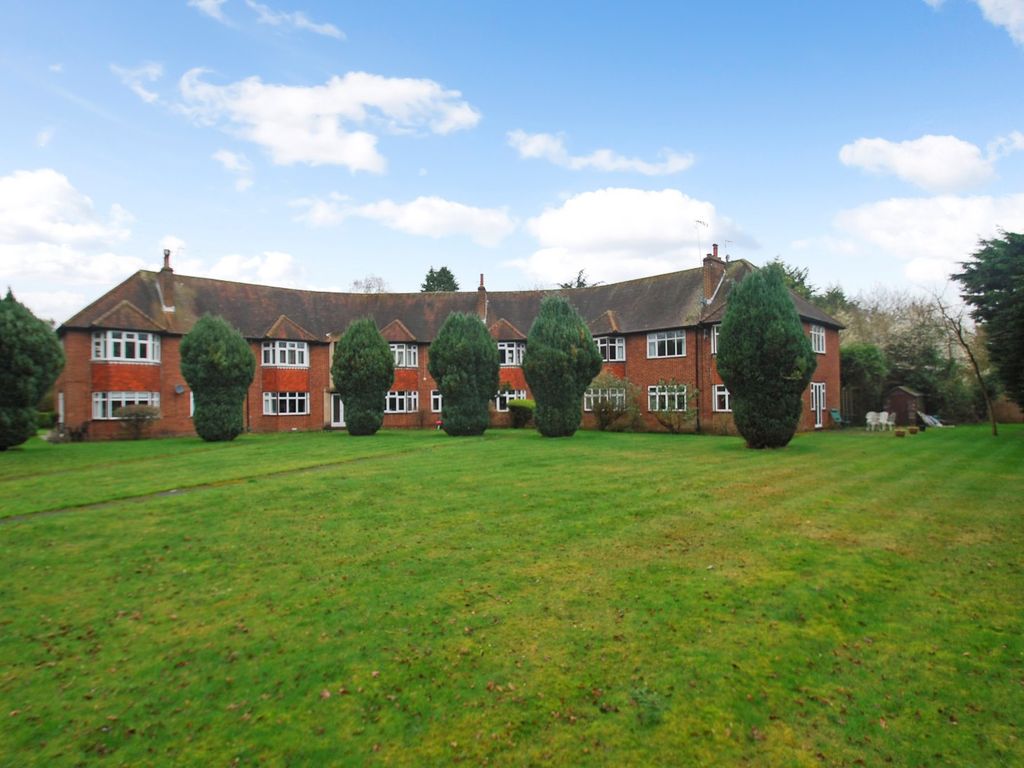 2 bed flat for sale in St Anthonys Court, Beaconsfield, Buckinghamshire HP9, £410,000
