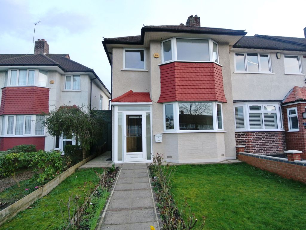 3 bed end terrace house to rent in Whitefoot Lane, Bromley BR1, £2,500 pcm