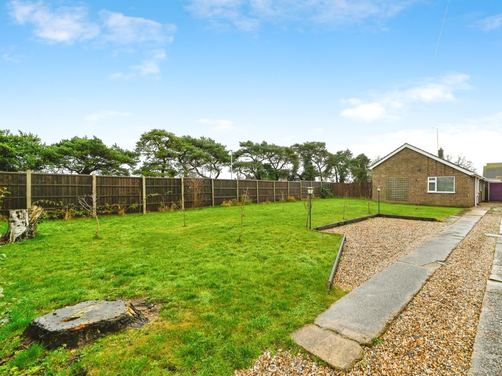 3 bed bungalow for sale in Westfields, Narborough, King
