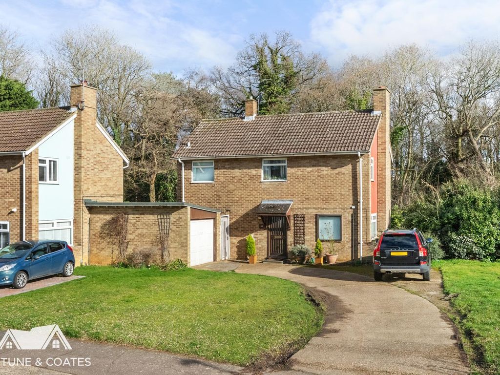 3 bed detached house for sale in Arkwrights, Harlow CM20, £600,000