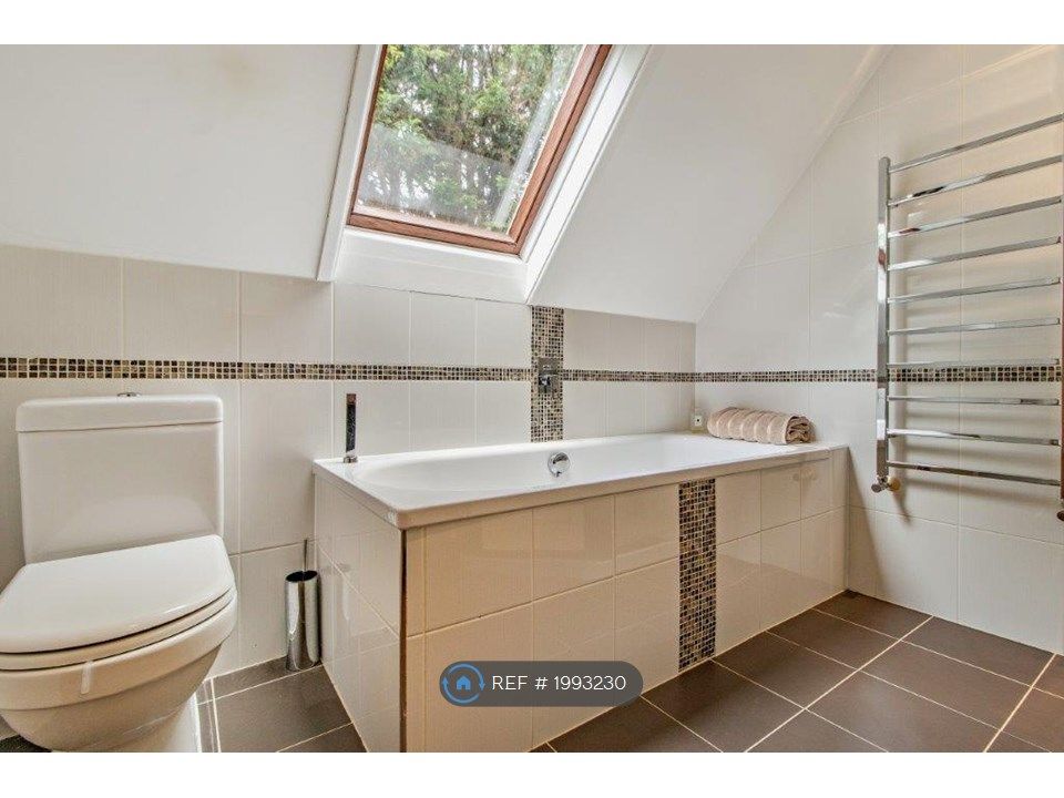 5 bed detached house to rent in Sarratt Lane, Rickmansworth WD3, £4,850 pcm