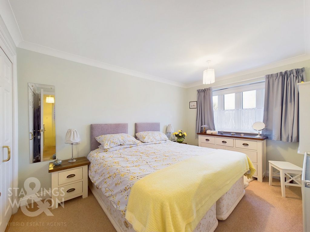 3 bed end terrace house for sale in Castleton Way, Eye IP23, £268,000