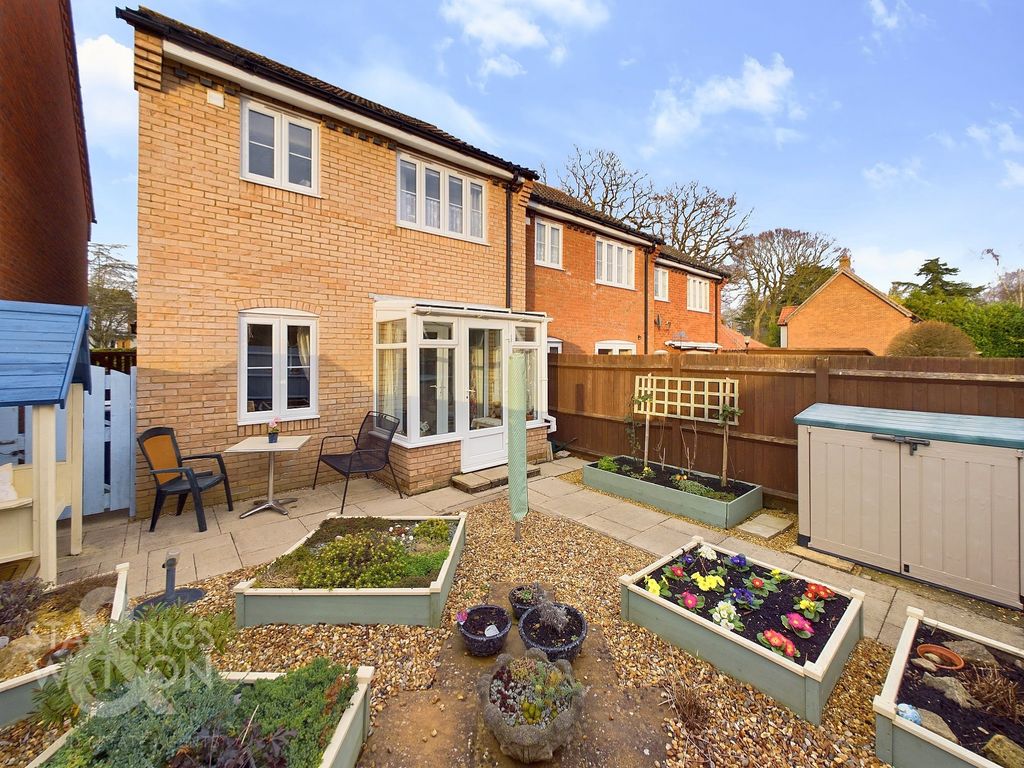 3 bed end terrace house for sale in Castleton Way, Eye IP23, £268,000