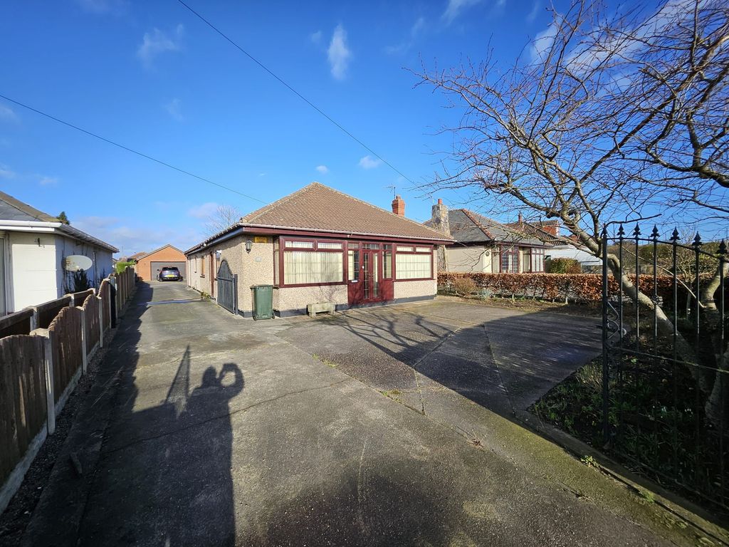 4 bed bungalow for sale in High Street, Dunsville, Doncaster DN7, £390,000