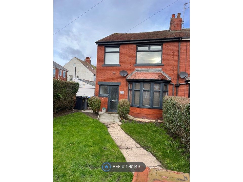 3 bed semi-detached house to rent in Rosemary Avenue, Blackpool FY4, £1,250 pcm