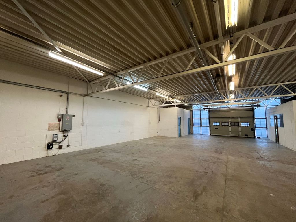 Industrial to let in Unit 24 Carters Yard, Kiln Farm, Milton Keynes MK11, £29,833 pa