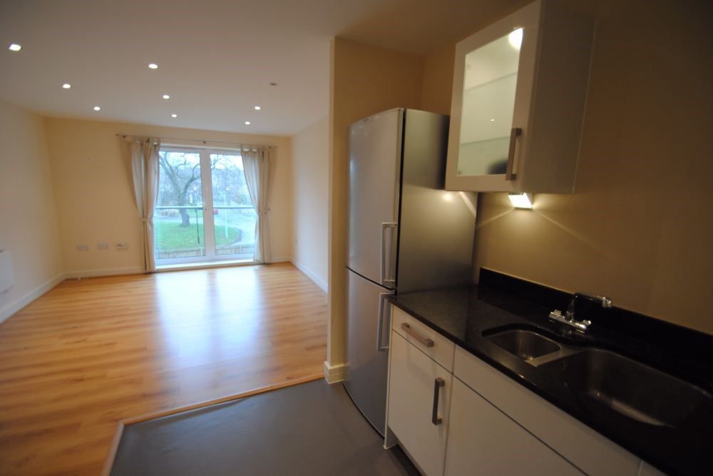 1 bed flat for sale in Cherrywood Lodge, Hither Green, London SE13, £279,999
