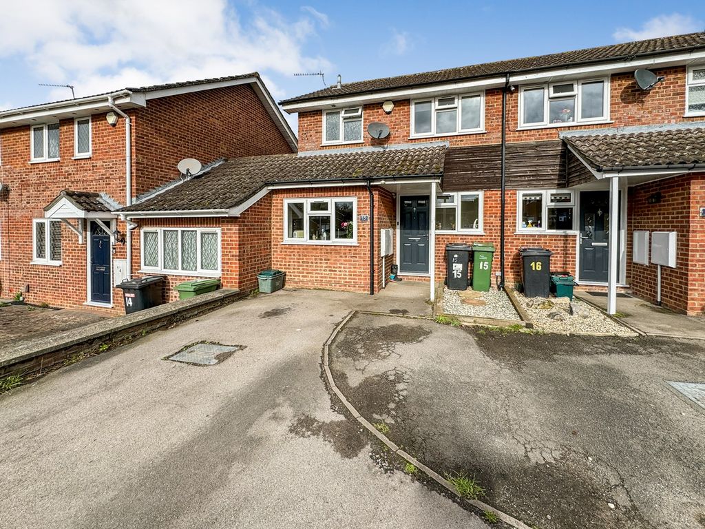 2 bed end terrace house for sale in Calshot Place, Calcot, Reading RG31, £325,000