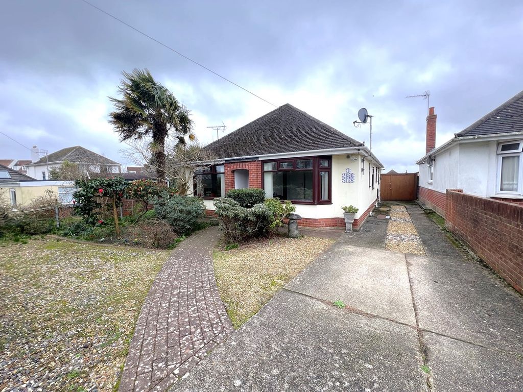 4 bed detached bungalow for sale in Napier Road, Hamworthy, Poole BH15, £595,000