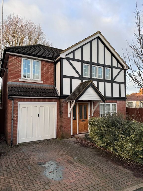 4 bed detached house for sale in Amber Close, County Gate, Barnet EN5, £850,000