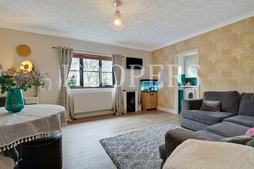 2 bed flat for sale in Hawarden Hill, London NW2, £375,000