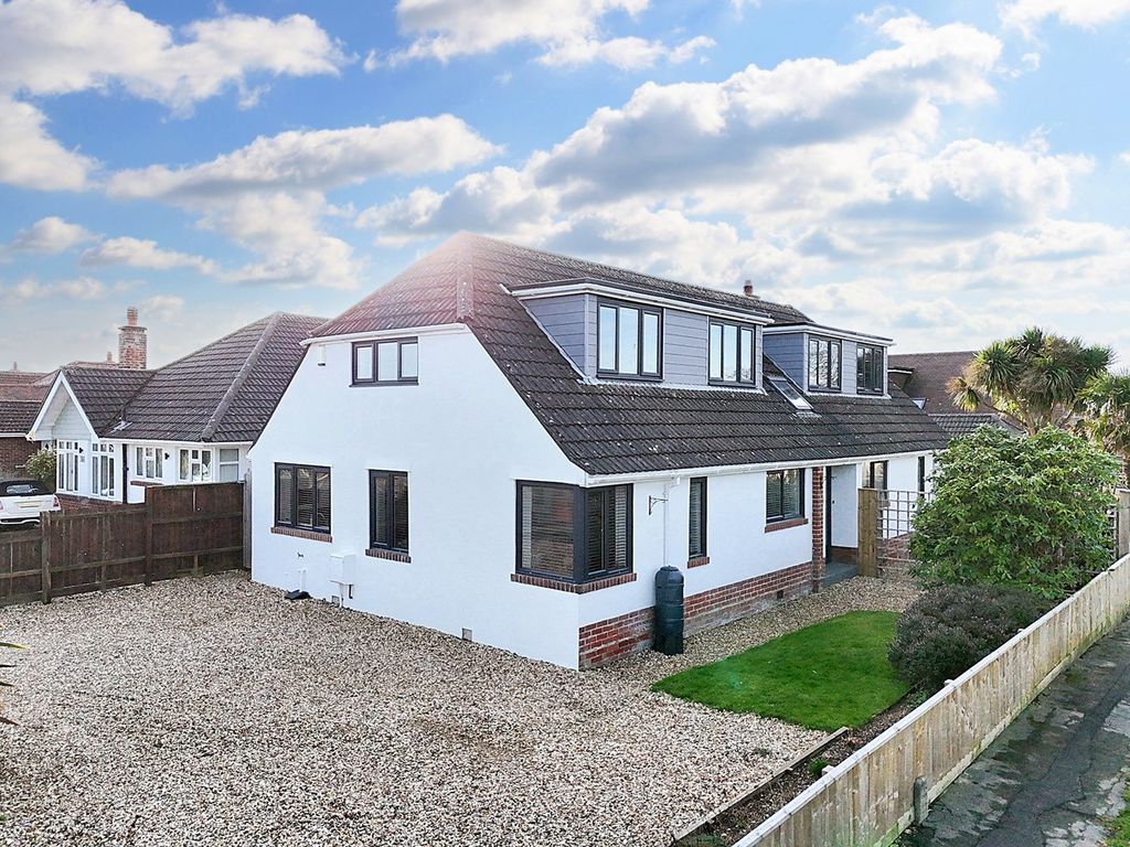 4 bed chalet for sale in Seacroft Avenue, Barton On Sea, New Milton BH25, £779,950