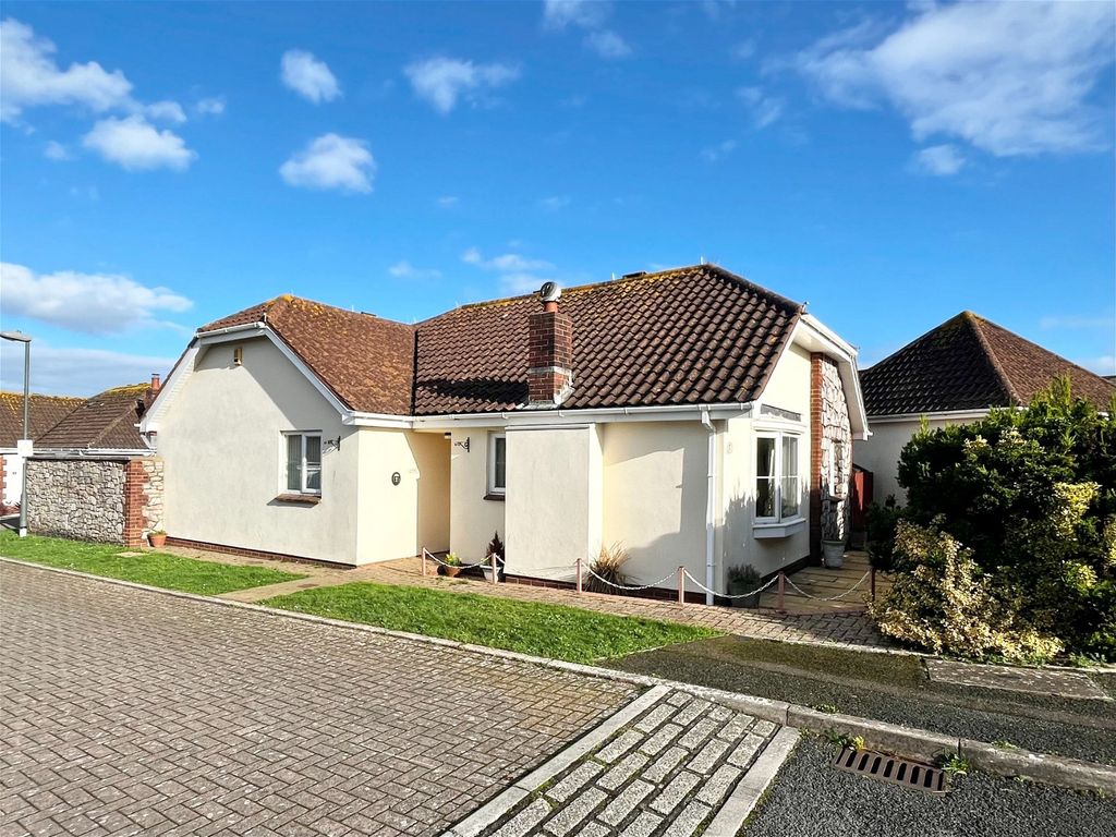 3 bed bungalow for sale in Washbourne Close, Brixham TQ5, £550,000