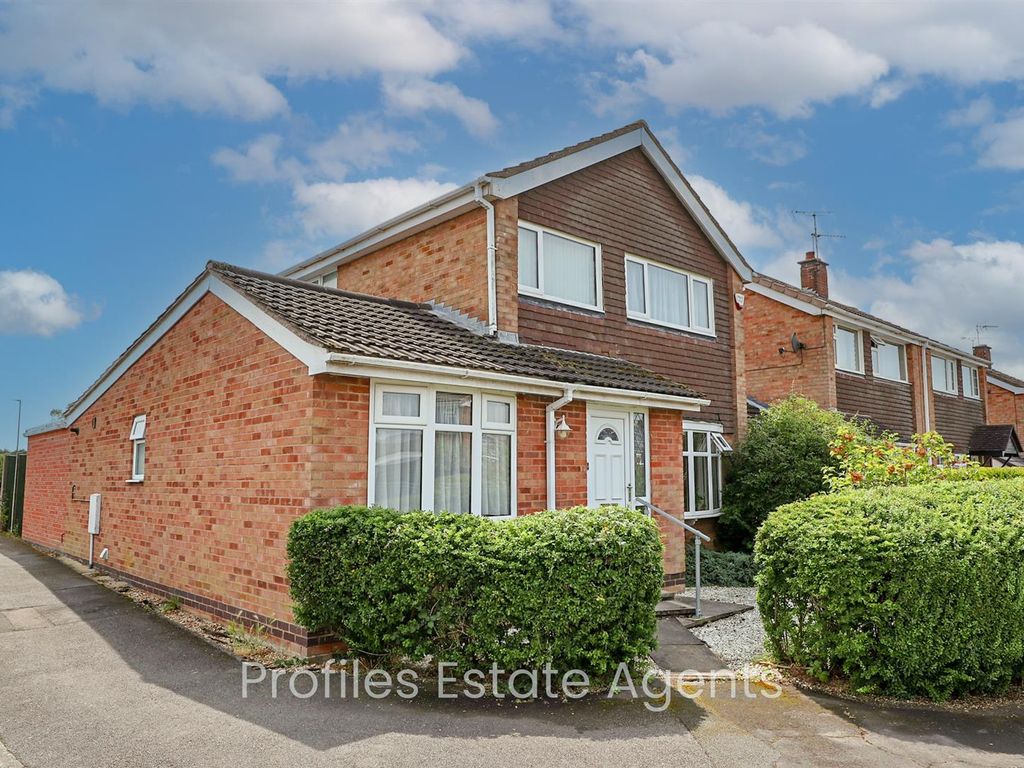 4 bed detached house for sale in Waterfall Way, Barwell, Leicester LE9, £300,000