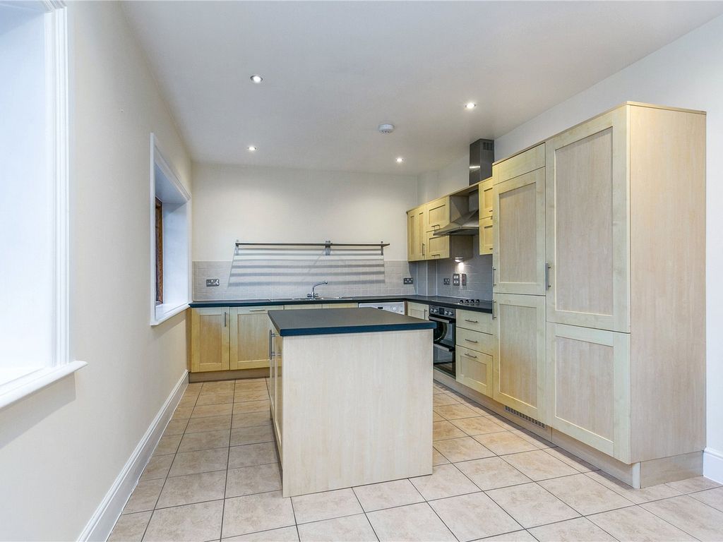 3 bed flat for sale in Stretton Close, Penn, High Wycombe, Buckinghamshire HP10, £525,000
